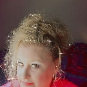 Meet your Posher, Elisa